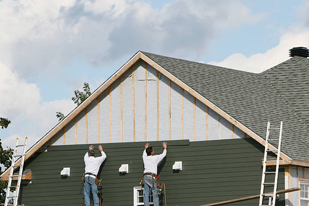Professional Siding technician working in Covington, WA